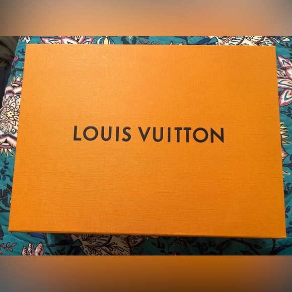 Louis Vuitton-Vaugirard-Retired Design- Brand New- Authentic - Picture 15 of 15